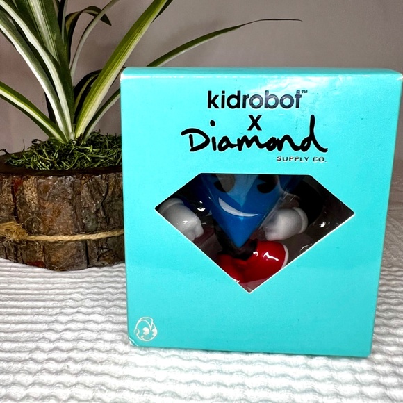 Kidrobot X Diamond Supply Co. 3" - Picture 2 of 4